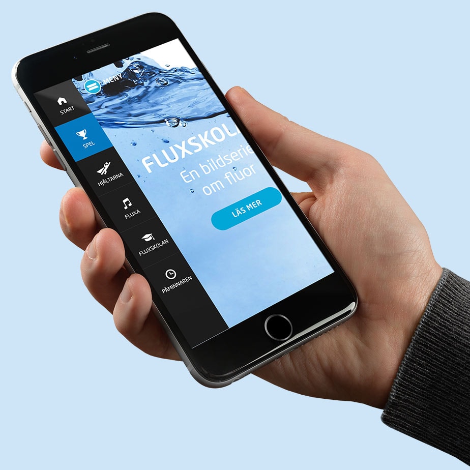 Smartphone med menyn i Flux-appen